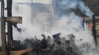 Yalova Esenköyde baraka yangını
