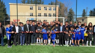 Yapımı tamamlanan halı sahalar hizmete açıldı