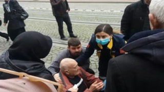 Yaya tramvaya çarptı