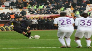 Yeni Malatyaspor, galibiyet hasretine lider karşısında son verdi