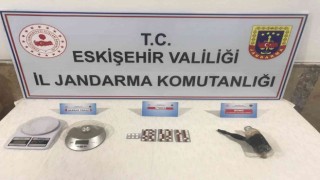 Yeşil reçeteli hap ticareti yapan şahıslar suçüstü yakalandı