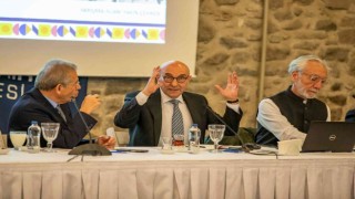 Yıkılan belediye binası için karar toplantısı