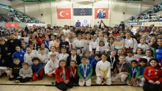 Yıldırımda karate rüzgârı