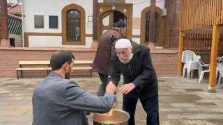 Yıllardır devam eden gelenek: Her Cuma namazının ardından çorba ikram ediliyor