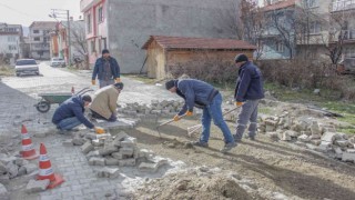 Yollar ve kaldırımlar yenileniyor