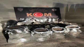 Yüksekovada 1 ton 350 kilo kaçak çay ele geçirildi