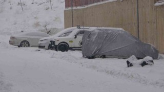 Yüksekovada kar yağışı hayatı olumsuz yönde etkiliyor