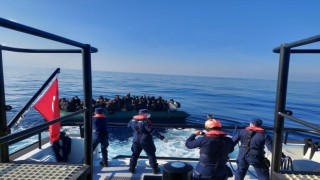 Yunanistanın Türk kara sularına ittiği 113 düzensiz göçmen kurtarıldı