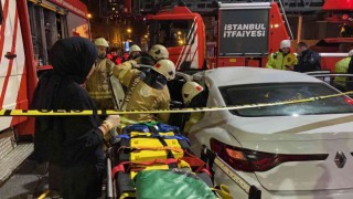 Zeytinburnunda tramvay ile otomobil çarpıştı: 1 kişi yaralandı, seferler durdu