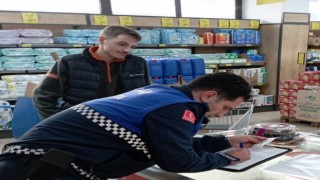 Zincir markette tarihi geçmiş ürünler bulundu