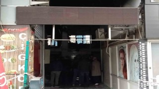 1 buçuk milyon lira değerindeki bilgisayar malzemesi yangında küle döndü