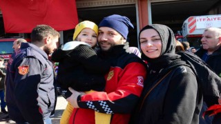 1 gün boyunca enkazda kalmıştı, bu kez 82 cana umut olan ekibin parçası oldu