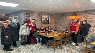 11 yaşındaki depremzede Zeynepe Kahramankazanda sürpriz doğum günü yapıldı