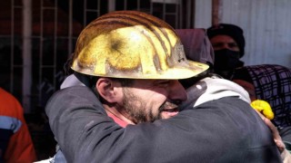 11.günde 248.saatte kurtarılan Aleyna Ölmezin yakınları madencilere sarılıp ağladı