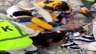 125 saat sonra enkazdan sağ çıkarıldı