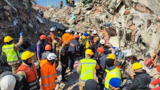 128inci saatte çifte sevinç, baba ile bebeği sağ kurtarıldı