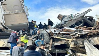 13 yaşındaki Göknur Bayraktar enkazdan çıkarıldı