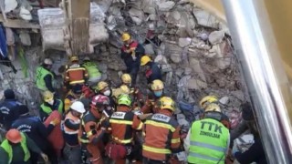 177 saat sonra enkazdan çıkartılınca herkesin umudunu tazeledi