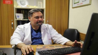 2 doktor sarsıntılara rağmen 20 saatte 50 depremzedeyi ameliyat etti