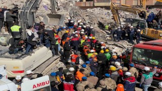 21 yaşındaki Rukiye 153. saatte kurtarıldı
