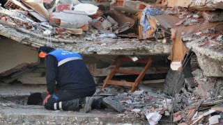 25 saatlik çalışma ile 152nci saatte Pınar adlı çocuğa canlı olarak ulaşıldı