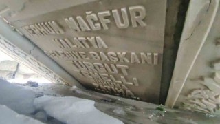 250 yıllık tarihi mezarlığı da deprem vurdu