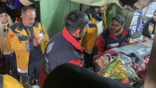 278inci saatte enkazdan çıkartılan Hakan, sahra hastanesinde tedavisinin ardından üniversite hastanesine sevk edildi