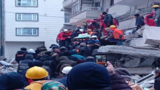 28 saat sonra sağ salim çıkarıldı, bekleyenlere umut oldu