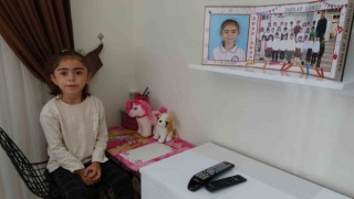 7 yaşındaki Elisadan depremzedelere anlamlı bağış