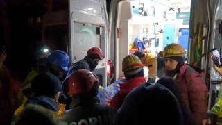 72 saat sonra enkaz altından sağ çıkarıldılar
