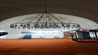 7.6lık depremin hissedildiği Kastamonuda cami avizeleri böyle sallandı