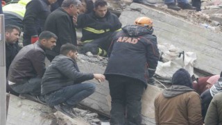 9 katlı binanın enkazında arama çalışmaları devam ediyor