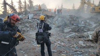 ABDden Adıyamana gelen 160 kişilik ekip enkazdan vatandaşları kurtarmak için mücadele veriyor