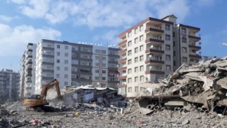 Acil yıkım kararı verilen 35 yapıdan 3ünün yıkımı tamamlandı