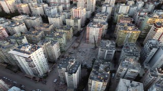Adana Alpargun Apartmanında arama kurtarma çalışmaları dron ile görüntülendi