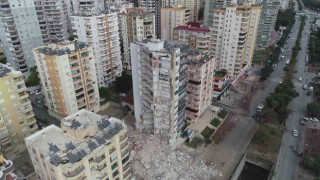 Adanada artçı depremde yıkılan Kubilay Apartmanı havadan görüntülendi