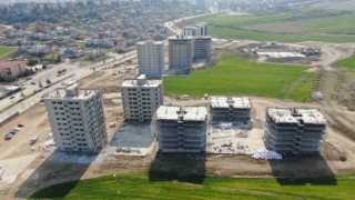 Adanada yapımı devam eden inşaatlar durduruldu