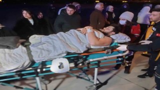 Adanadaki 38 yaralı depremzede ve 31 refakatçi TSKya ait uçakla İstanbula getirildi