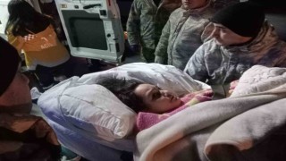 Adanadaki yaralı 49 depremzede ve 25 refakatçi Türk Silahlı Kuvvetlerine ait uçakla İstanbula getirildi