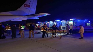 Adanadan 6 yaralı depremzede daha İstanbula getirildi