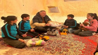 Adanalı kebapçı her gün depremzedelere yardım götürüyor