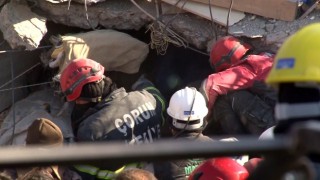Adıyamanda 151. saatte 8 yaşındaki Hacı Ahmetten güzel haber bekleniyor