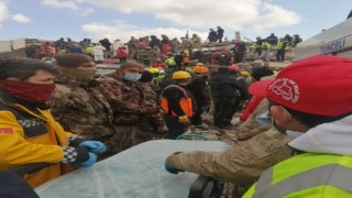 Adıyamanda enkaz altında kalan Mehmet Ayhan Erdem, 105 saat sonra sağ olarak çıkarıldı