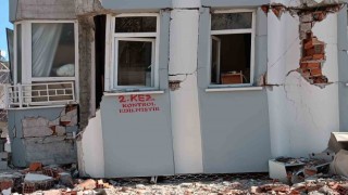 Adıyamanda kontrol edilen binalar işaretlenip yıkılıyor