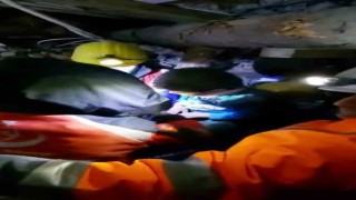 Adıyamanda maden işçileri minik Ahmeti enkaz altından böyle çıkardı