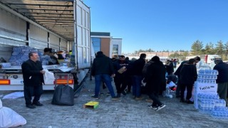 Adıyamandaki bir fabrika, depremzedeler için yardım merkezine dönüştürüldü