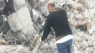 Adıyamandaki enkazlardan karot örneği alınıyor
