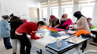 Afetzedeler için uyku tulumu üretiyorlar