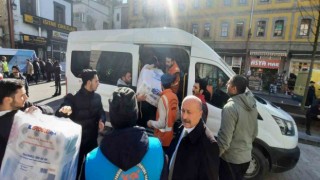 Afganlı sığınmacılar gece gündüz depremzedelere yardım için uğraş veriyor