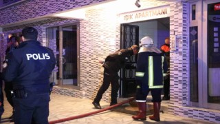 Afyonkarahisarda bir apartmanda yangın çıktı, 3 kişi dumandan etkilendi